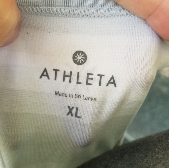 Athleta tank for women, size XL in EUC - Picture 6 of 6